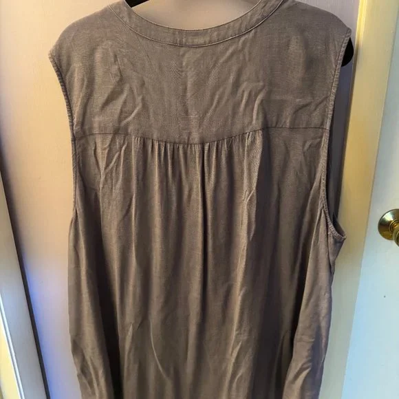 Tank - Picture 3 of 3